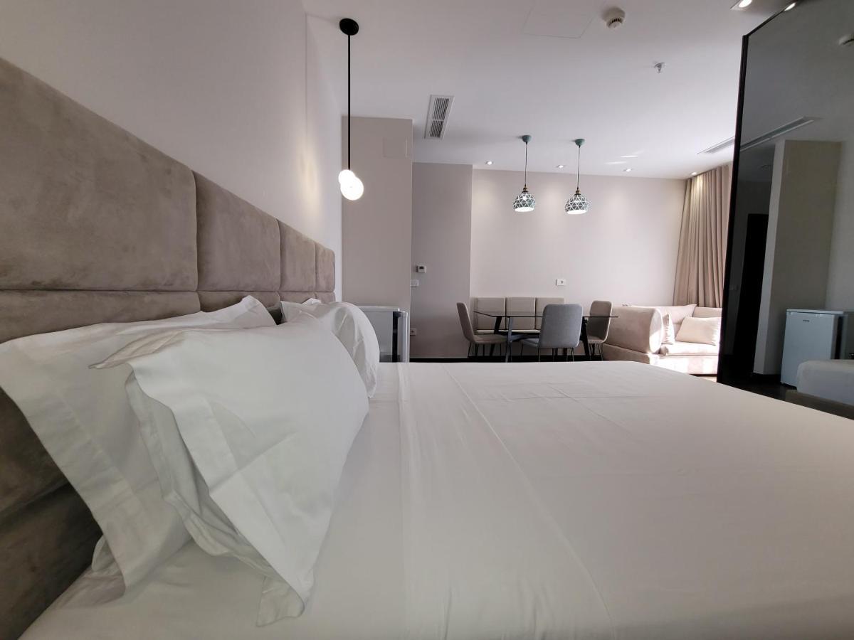Delfin Resort Kune Shëngjin Buitenkant foto